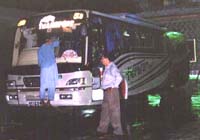 洗車中のバス